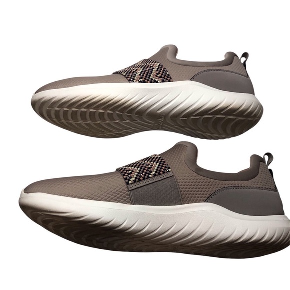 Clarks Cloudsteppers Women's Tan Slip-On Sneakers Beaded Front - Picture 4 of 5